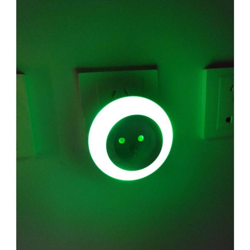 LED Orientacinis šviestuvas su prieblandos jutikliu ir lizdu LED/0,6W/230V
