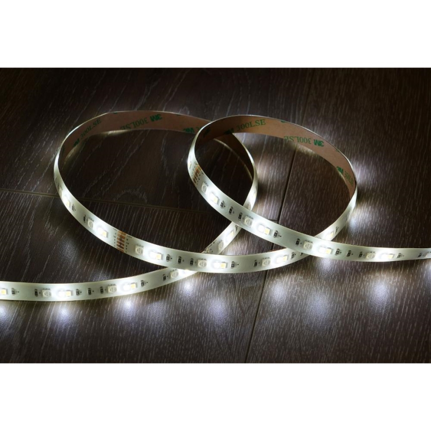 LED RGBW Išmanus šviesos reguliavimas juostelė 5m LED/230V 2700-6500K Wi-Fi Tuya + nuotolinio valdymo pultas