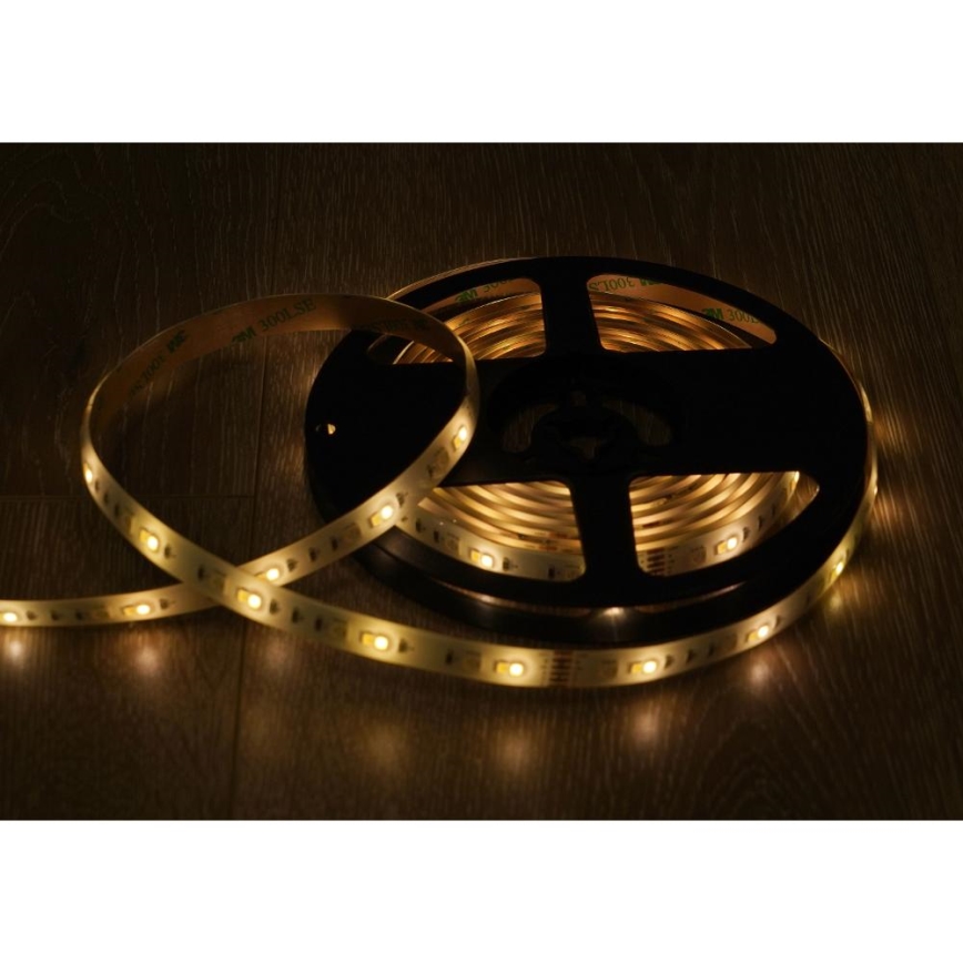 LED RGBW Išmanus šviesos reguliavimas juostelė 5m LED/230V 2700-6500K Wi-Fi Tuya + nuotolinio valdymo pultas