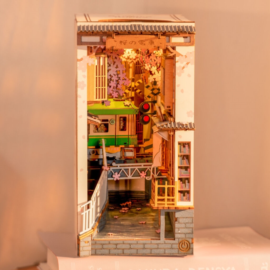 RoboTime - LED Knygų stotelė Sakura alley 2xAAA