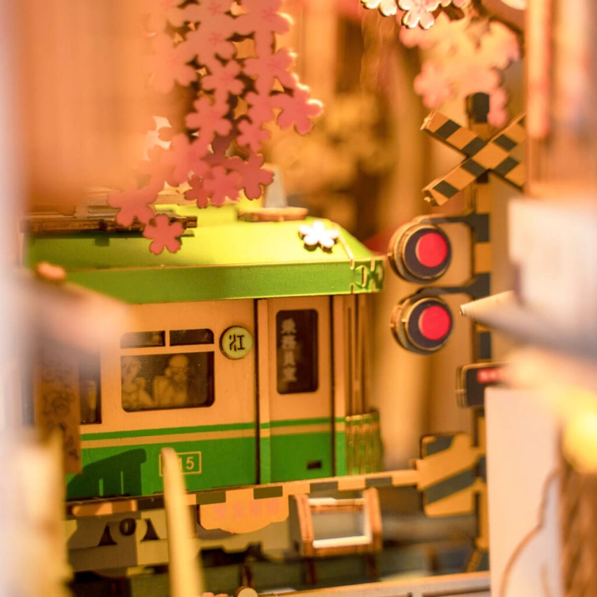 RoboTime - LED Knygų stotelė Sakura alley 2xAAA