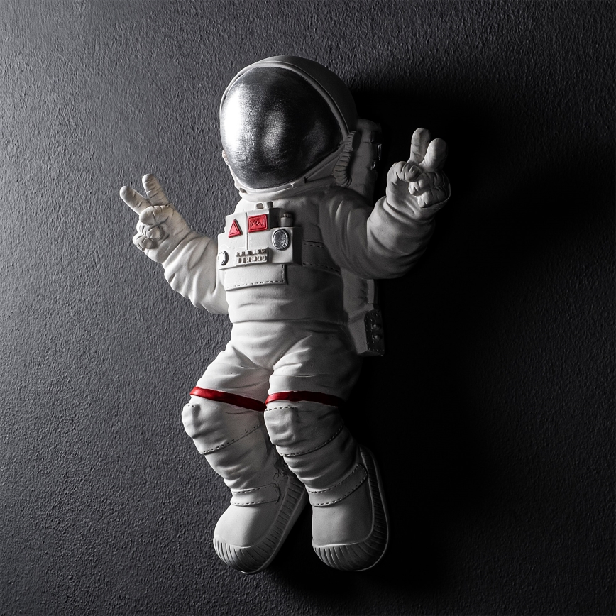 Sienų dekoracija 47x35 cm astronaut sidabras