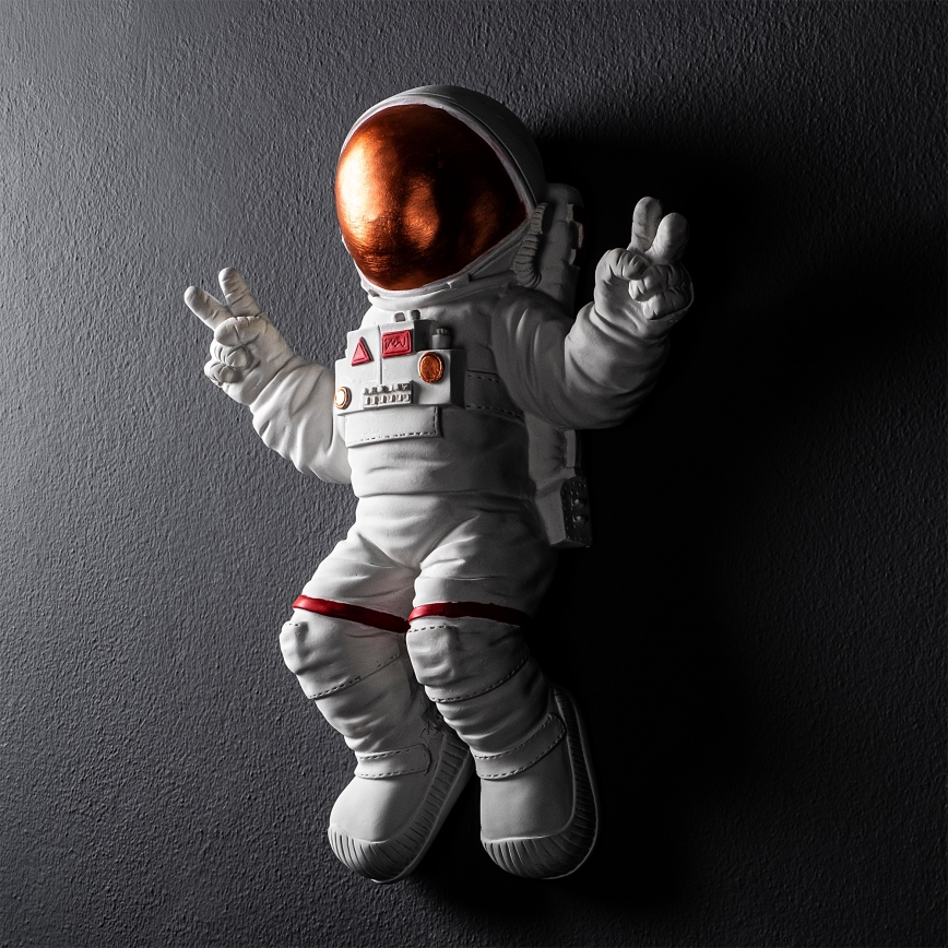 Sienų dekoracija 47x35 cm astronaut varis