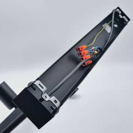 Sietynas ant stulpo ASTRID 8xE27/60W/230V juoda