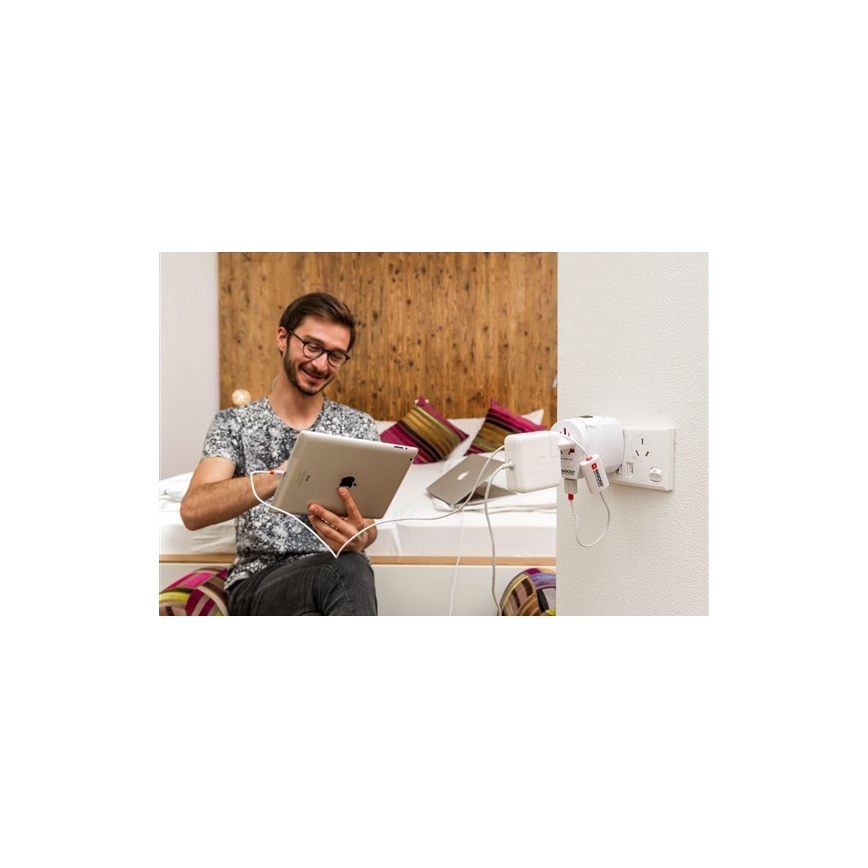 Universalus kelioninis adapteris visam pasauliui 230V + USB jungtis