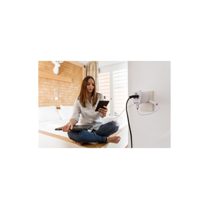 Universalus kelioninis adapteris visam pasauliui 230V + USB jungtis