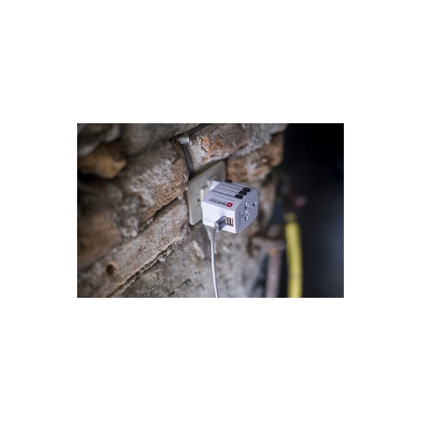 Tarptautinis kelioninis adapteris 230V + 2x USB jungtis