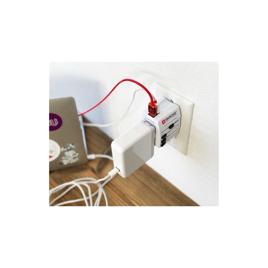 Tarptautinis kelioninis adapteris 230V + 2x USB jungtis