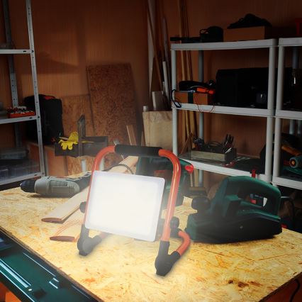 LED prožektorius su stovu LED/50W/230V 4000K IP65