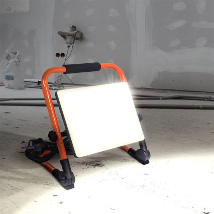 LED prožektorius su stovu LED/50W/230V 4000K IP65