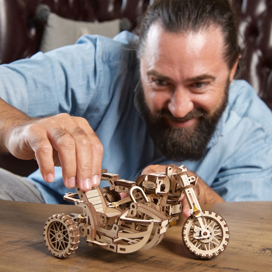 Ugears - 3D medinė mechaninė dėlionė Scrambler motorcycle Su krepšelis