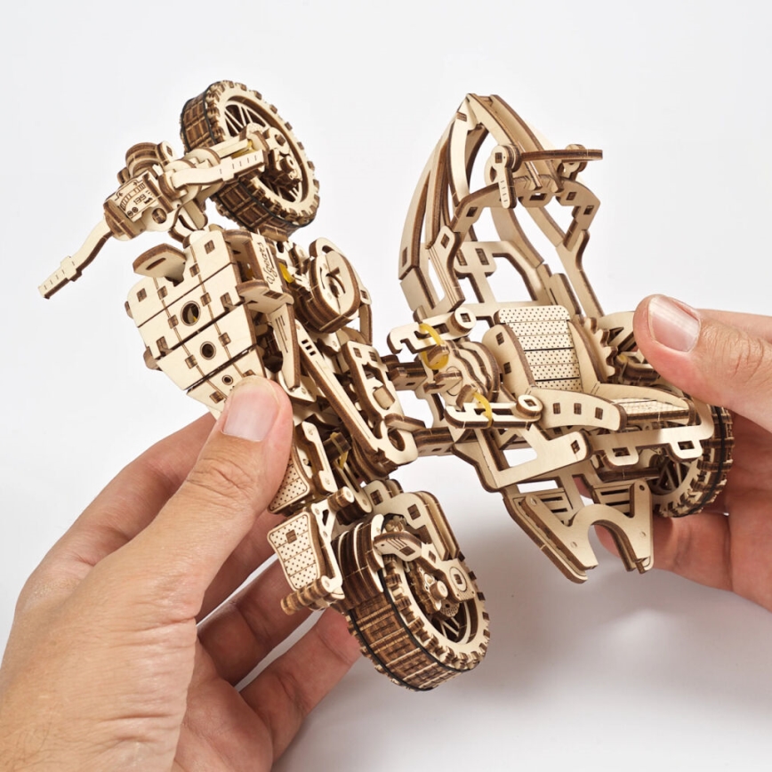 Ugears - 3D medinė mechaninė dėlionė Scrambler motorcycle Su krepšelis