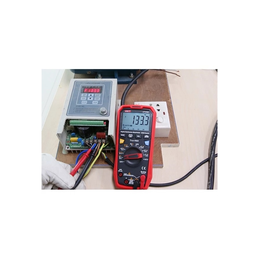 Uni-T UT161E - multimetras 4xAA
