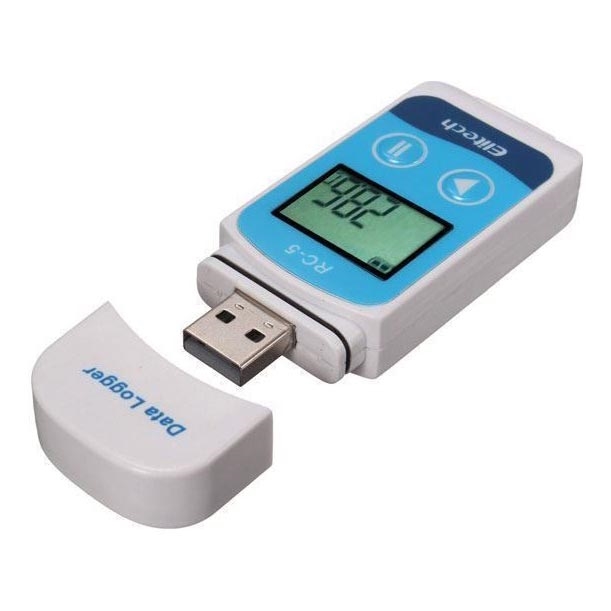 Veidrodinė vonios spintelė USB/1xCR2032 IP67