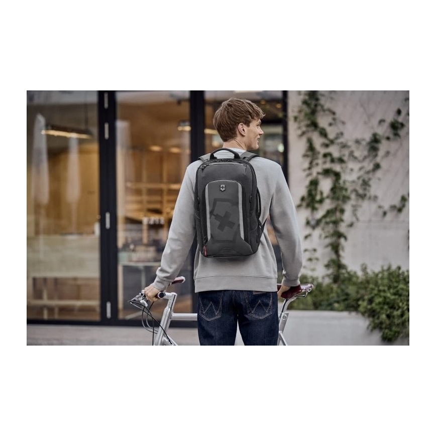 Victorinox - Išplečiama kuprinė Touring 2.0 Traveler 33 l juoda