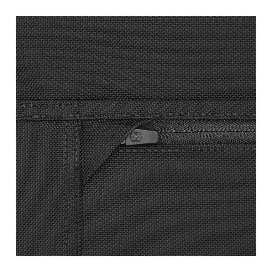 Victorinox - Krepšys per petį Mythic 2 l, juodas