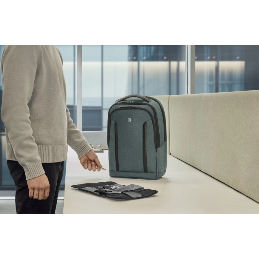 Victorinox - Nešiojamojo kompiuterio kuprinė 15" Altmont Professional Deluxe Travel 25 l žalia