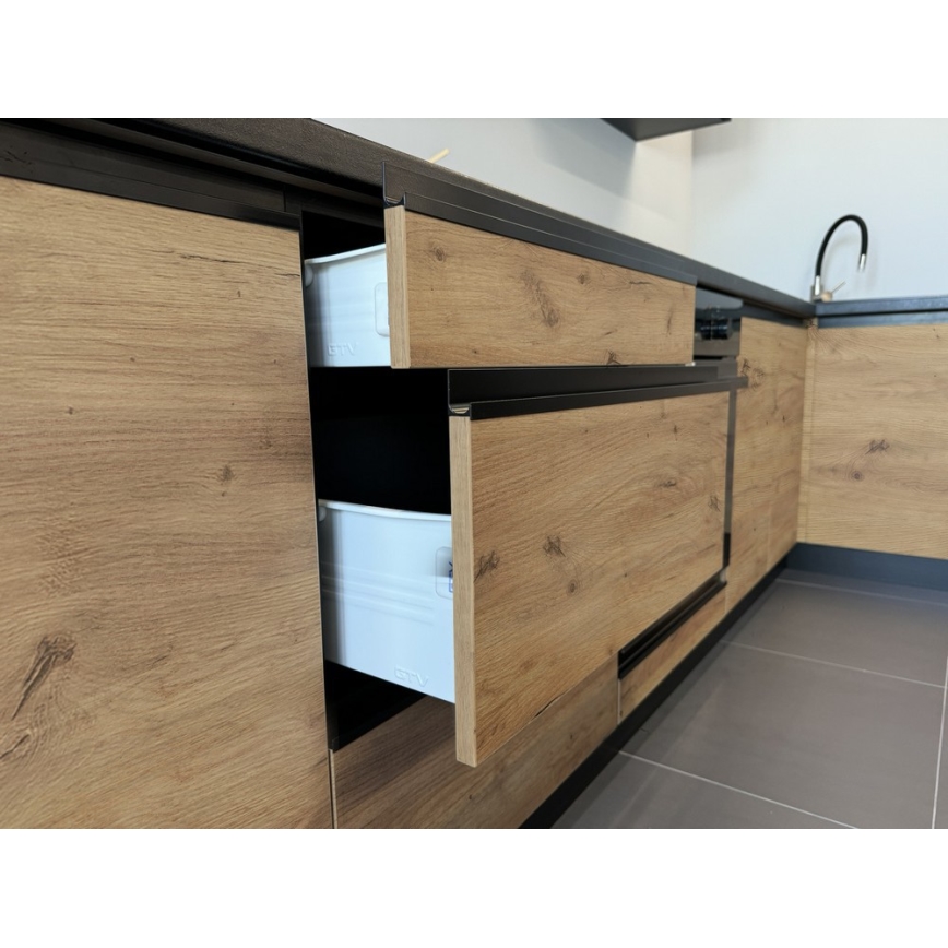 Virtuvės komplektas MARINA 240 cm ąžuolas Craft / blizgi juoda