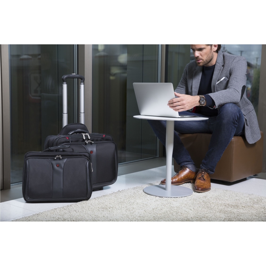 Wenger - Kelioninis lagaminas ant ratuku 25 l 17" + nešiojamojo kompiuterio krepšys 15,6" Patriot juoda