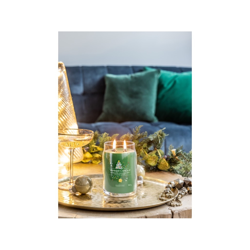 Yankee Candle - Didelė kvapni žvakė SHIMMERING CHRISTMAS TREE 567g 60-90 val.